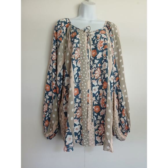 Andrée by Unit Plus Size Irene Floral Print Tie Neck Top 3X - Picture 3 of 7